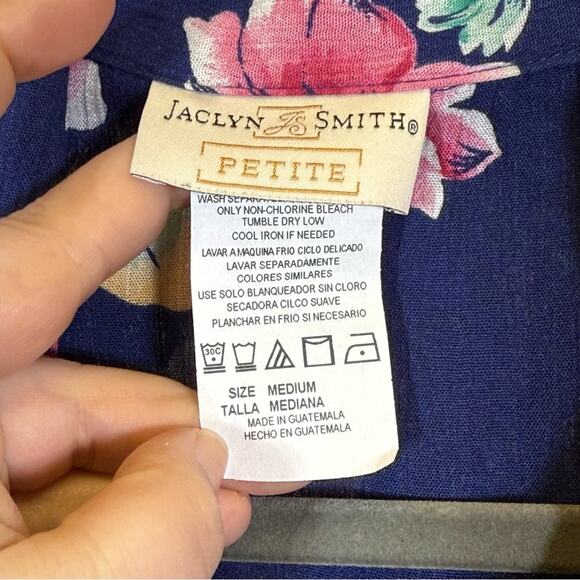 Jaclyn Smith Petite, Blue Pink Boxy Buttoned Button Down Shirt. Size Medium. - Picture 3 of 5